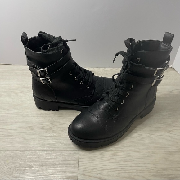 Xoxo Women’s Black Combat Boots Size 5 Faux Leather Side Zip Lace Up Buckle EUC - Picture 2 of 8
